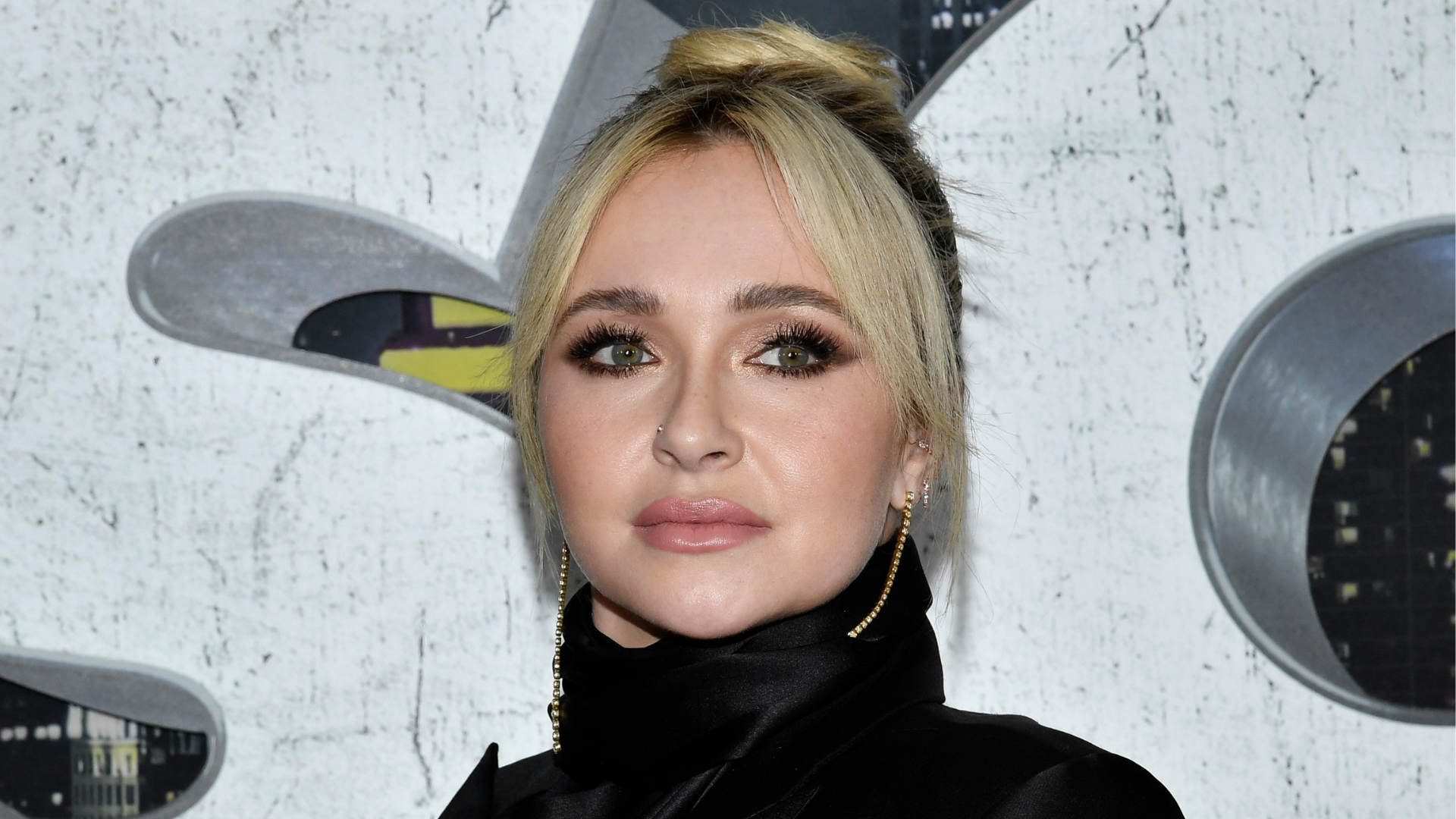 911 call reveals frantic response at address where Hayden Panettiere was found unresponsive
       — ABC 7 Bay Area, Carmel-by-the-Sea Community news