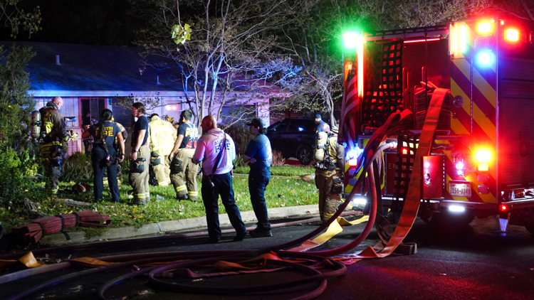 Crews put out house fire involving 2 homes Friday morning in North Austin — KCEN (Central Texas), Carmel-by-the-Sea Community news