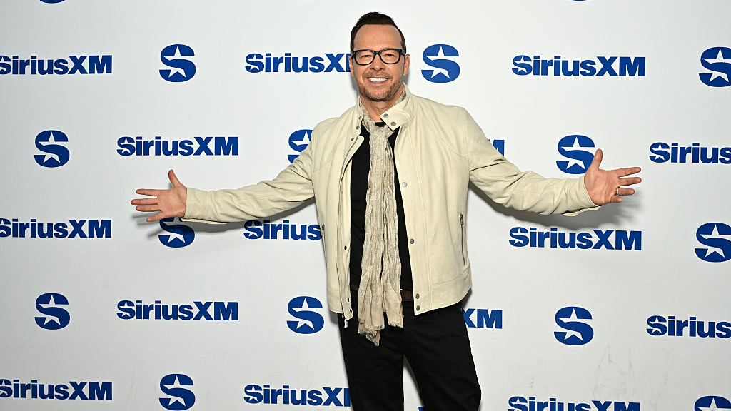 Donnie Wahlberg says he was aboard private jet that ran off Vegas runway: 'God covered us' — KTVU FOX 2 Bay Area, Carmel-by-the-Sea Community news